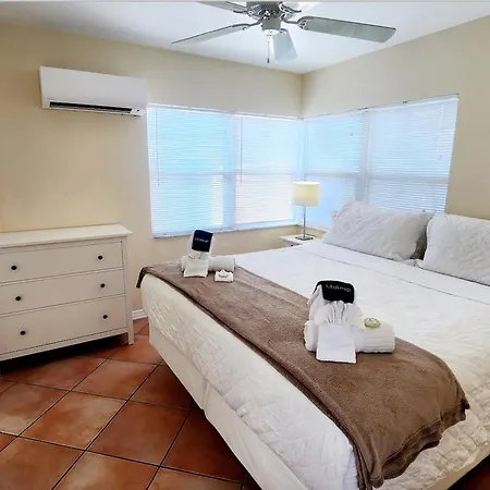 By The Beach Rentals Clearwater Beach Exterior photo