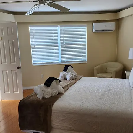 By The Beach Rentals Clearwater Beach Room photo