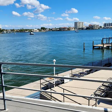 By The Beach Rentals Clearwater Beach Exterior photo