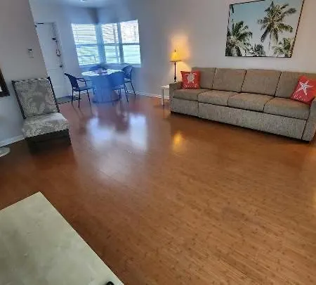 By The Beach Rentals Clearwater Beach Exterior photo